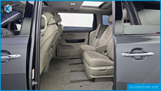 KIA CARNIVAL 7-SEATER LIMOUSINE