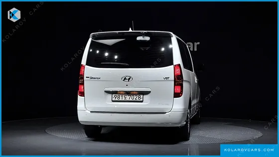 HYUNDAI STAREX VAN 5-SEATER