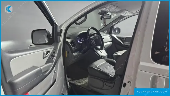HYUNDAI STAREX VAN 5-SEATER