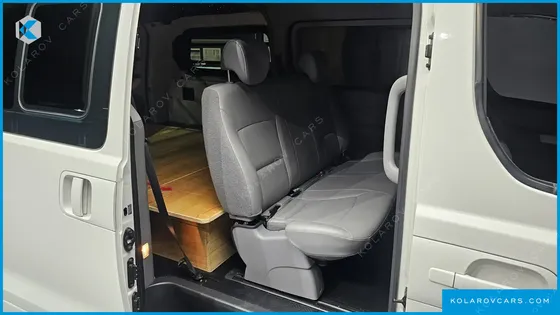 HYUNDAI STAREX VAN 5-SEATER
