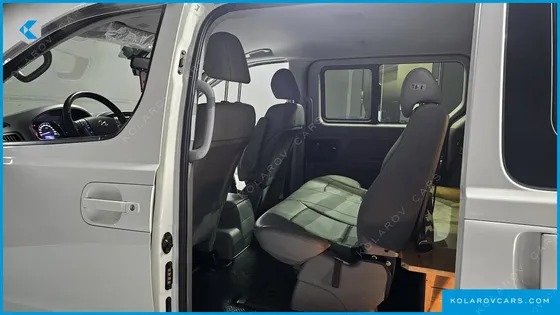 HYUNDAI STAREX VAN 5-SEATER
