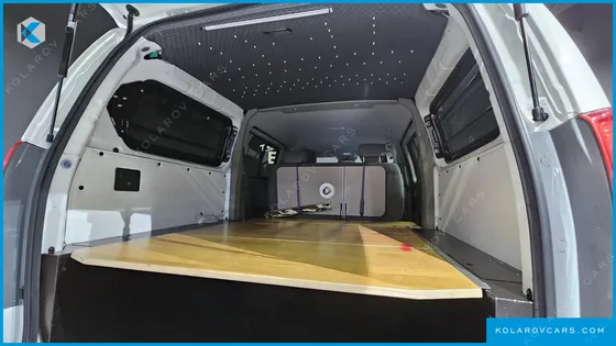 HYUNDAI STAREX VAN 5-SEATER