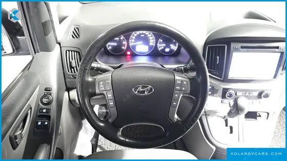 HYUNDAI STAREX VAN 5-SEATER