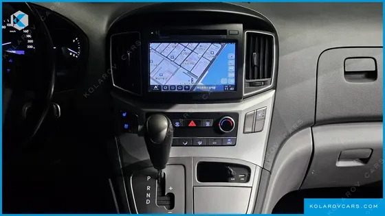 HYUNDAI STAREX VAN 5-SEATER
