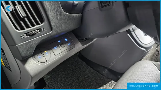 HYUNDAI STAREX VAN 5-SEATER
