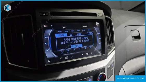 HYUNDAI STAREX VAN 5-SEATER