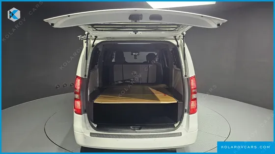HYUNDAI STAREX VAN 5-SEATER