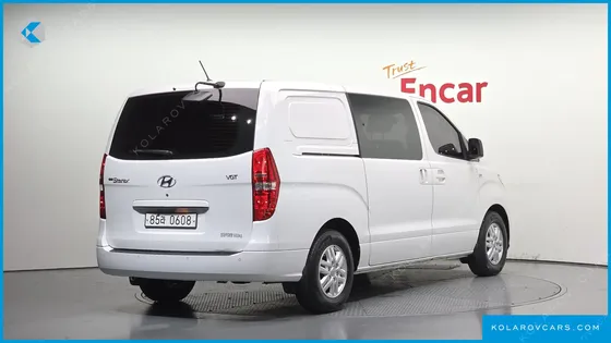 HYUNDAI STAREX VAN 5-SEATER