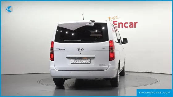 HYUNDAI STAREX VAN 5-SEATER