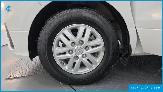 HYUNDAI STAREX VAN 5-SEATER