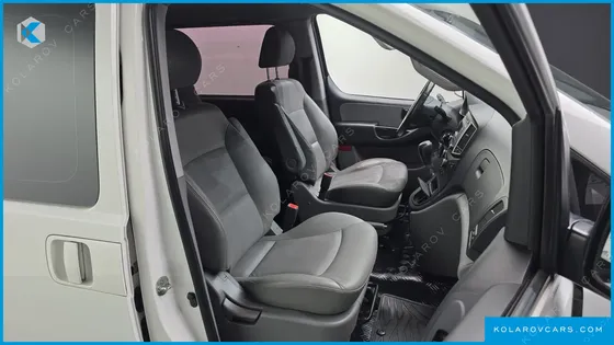 HYUNDAI STAREX VAN 5-SEATER