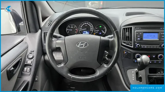 HYUNDAI STAREX VAN 5-SEATER