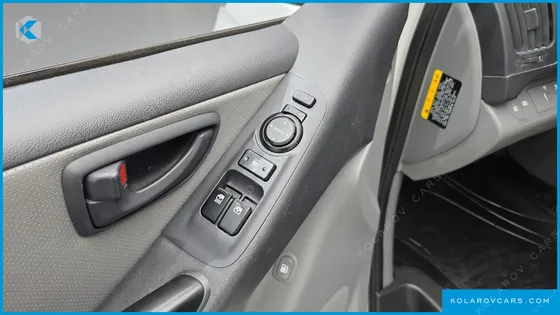 HYUNDAI STAREX VAN 5-SEATER