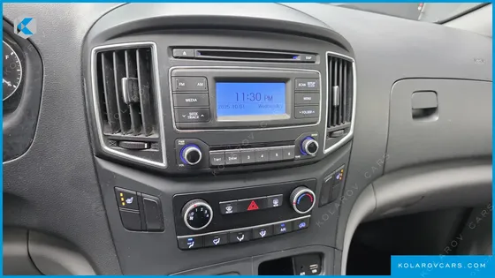 HYUNDAI STAREX VAN 5-SEATER