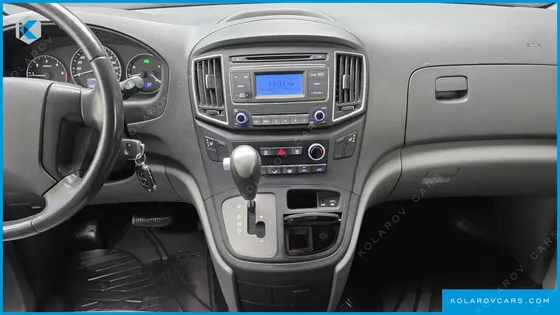 HYUNDAI STAREX VAN 5-SEATER