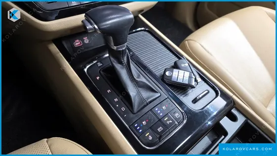 KIA CARNIVAL 11-SEATER PRESTIGE