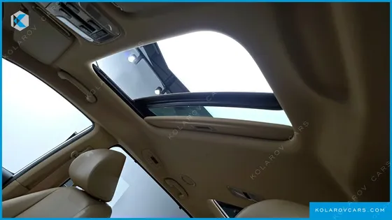 KIA CARNIVAL 11-SEATER PRESTIGE