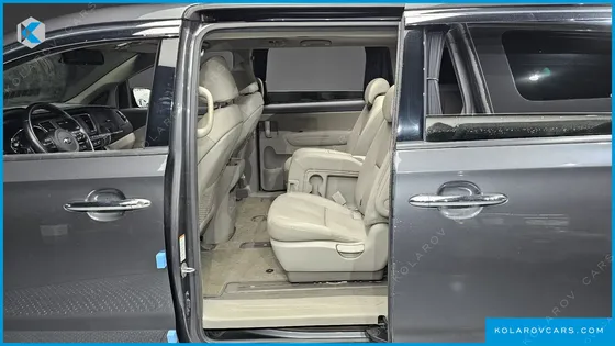 KIA CARNIVAL 11-SEATER LUXURY