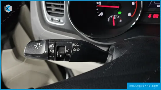 KIA CARNIVAL 11-SEATER LUXURY