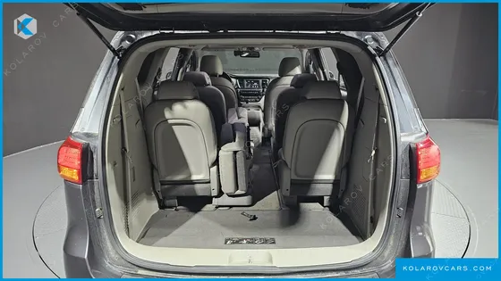 KIA CARNIVAL 11-SEATER LUXURY