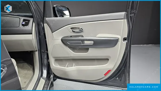 KIA CARNIVAL 11-SEATER LUXURY