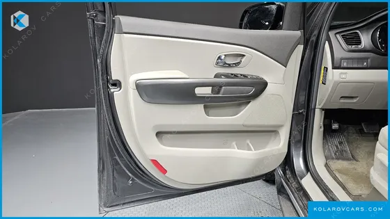 KIA CARNIVAL 11-SEATER LUXURY
