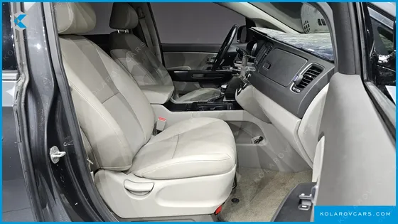 KIA CARNIVAL 11-SEATER LUXURY