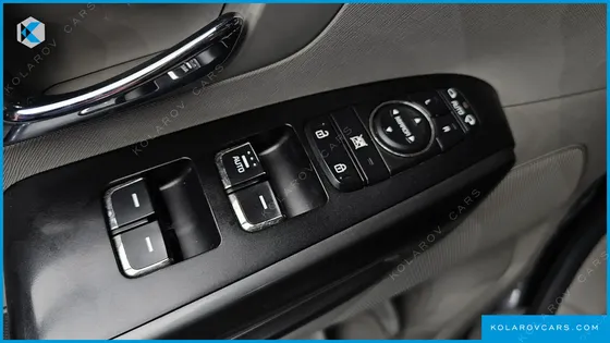 KIA CARNIVAL 11-SEATER LUXURY