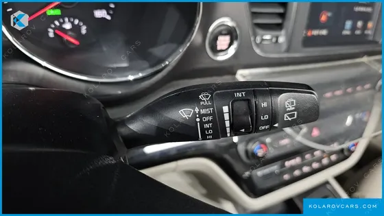 KIA CARNIVAL 11-SEATER LUXURY