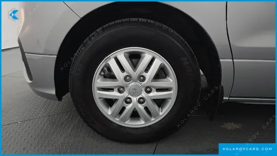 HYUNDAI STAREX VAN 3-SEATER