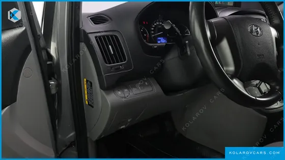 HYUNDAI STAREX VAN 3-SEATER