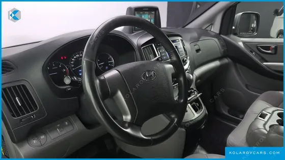 HYUNDAI STAREX VAN 3-SEATER