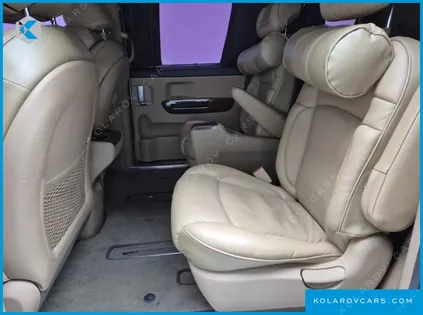 KIA CARNIVAL 9-SEATER HI-LIMOUSINE
