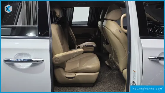 KIA CARNIVAL 9-SEATER HI-LIMOUSINE
