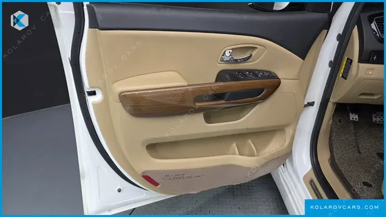 KIA CARNIVAL 9-SEATER HI-LIMOUSINE