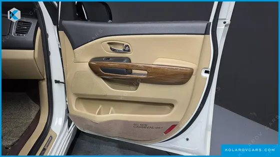 KIA CARNIVAL 9-SEATER HI-LIMOUSINE