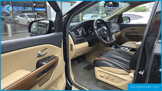 KIA CARNIVAL 9-SEATER HI-LIMOUSINE
