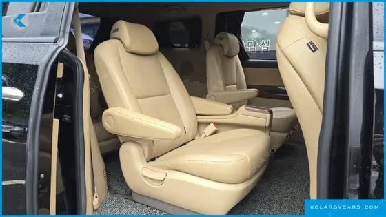 KIA CARNIVAL 9-SEATER HI-LIMOUSINE