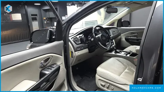 KIA CARNIVAL 9-SEATER PRESTIGE