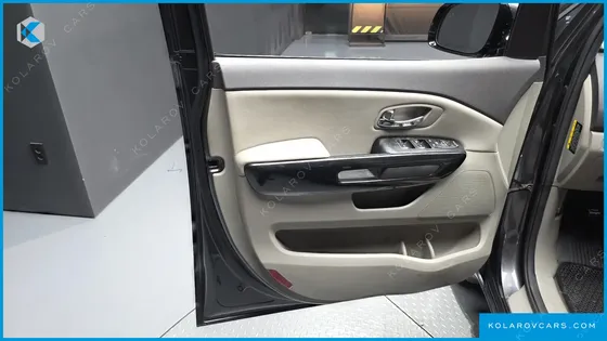 KIA CARNIVAL 9-SEATER PRESTIGE