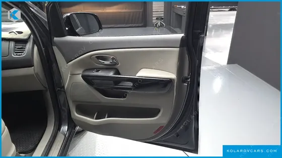 KIA CARNIVAL 9-SEATER PRESTIGE