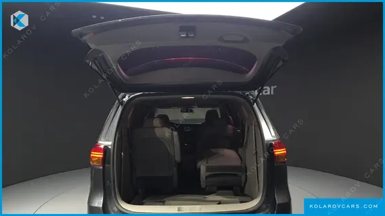 KIA CARNIVAL 9-SEATER PRESTIGE