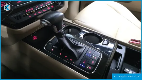 KIA CARNIVAL 9-SEATER HI-LIMOUSINE