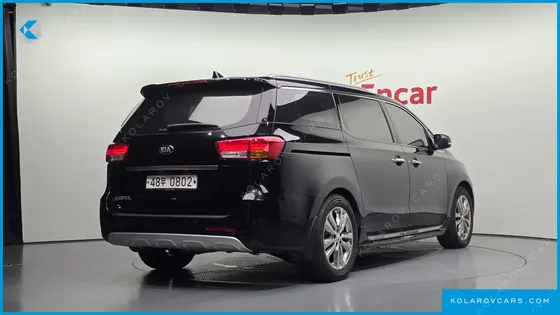 KIA CARNIVAL 9-SEATER NOBLESSE