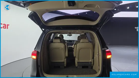 KIA CARNIVAL 9-SEATER NOBLESSE