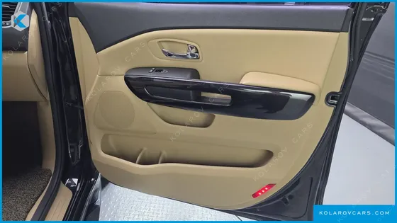 KIA CARNIVAL 9-SEATER NOBLESSE