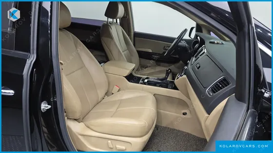 KIA CARNIVAL 9-SEATER NOBLESSE