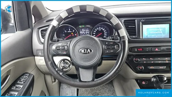 KIA CARNIVAL 9-SEATER LUXURY