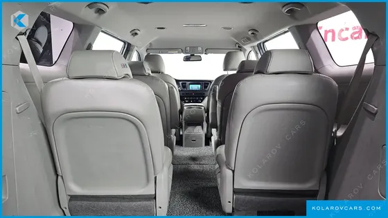 KIA CARNIVAL 9-SEATER LUXURY