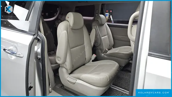 KIA CARNIVAL 9-SEATER LUXURY
